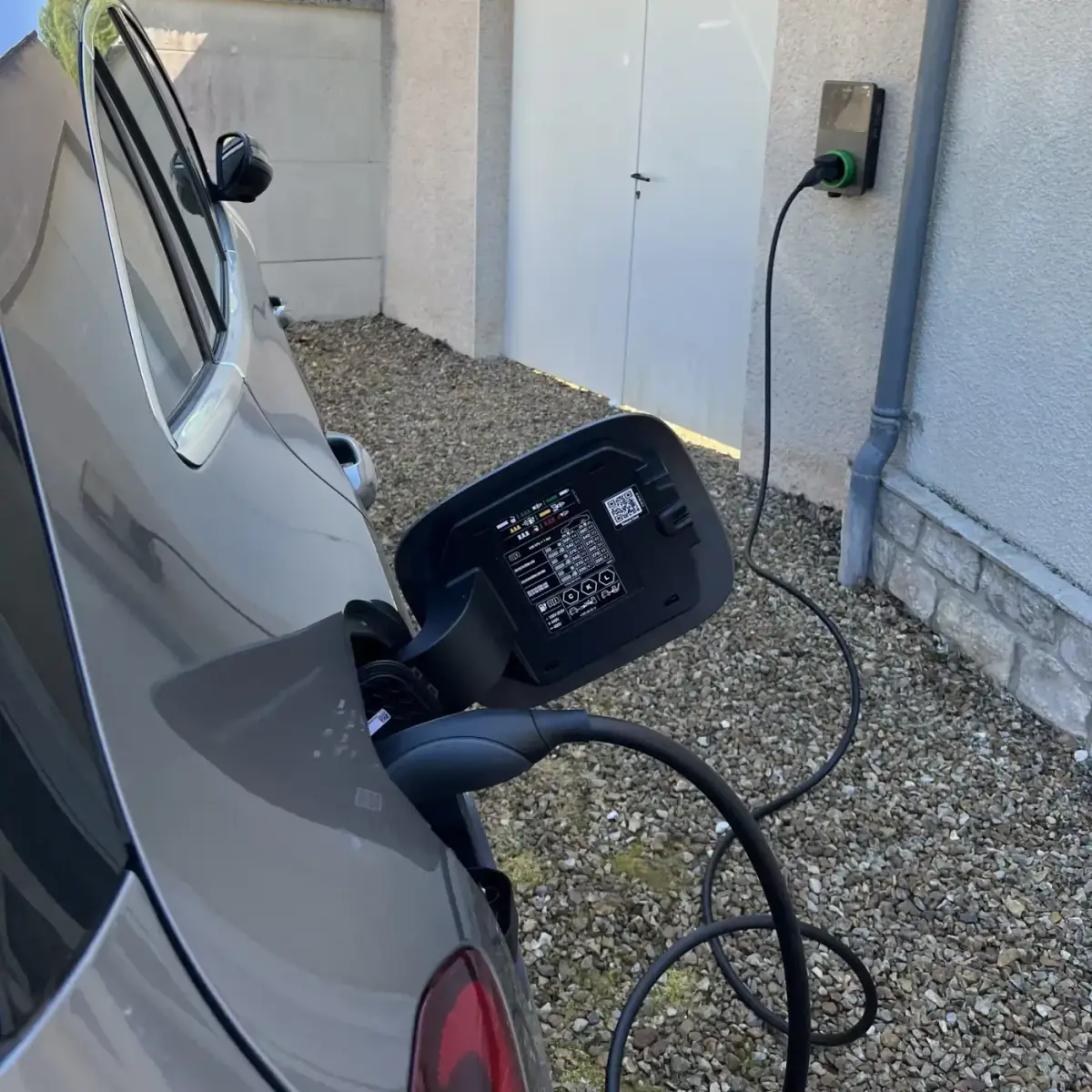 Borne de recharge IRVE à Dammarie-les-Lys